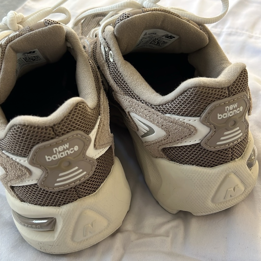 New Balance 725 - Picture 5 of 5